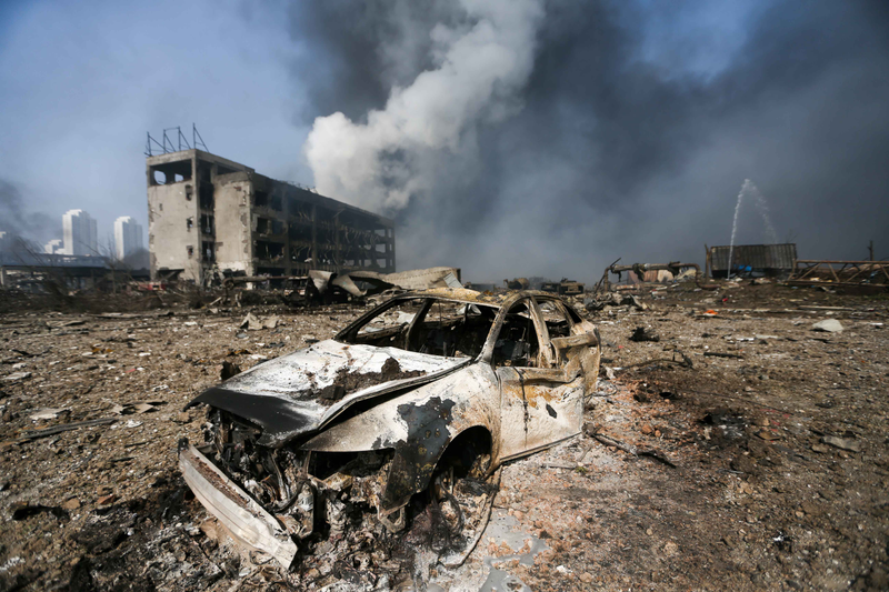 Illustration for article titled Photos from the aftermath of the devastating Tianjin explosion